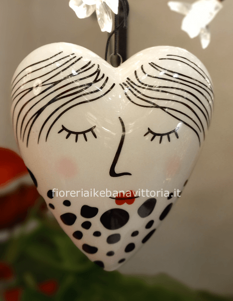 Sfera cuore con faccia